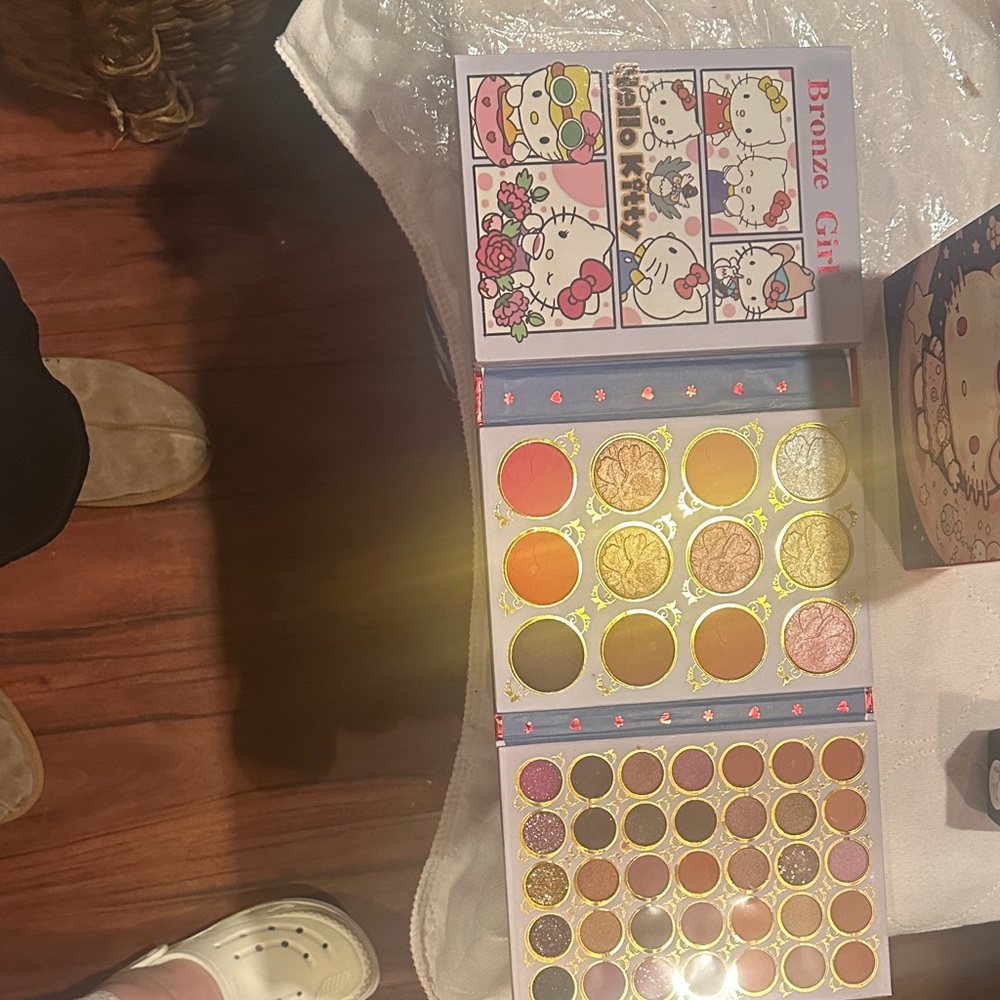 Hello Kitty Makeup Set - Pink and Blue - Picture 3 of 5